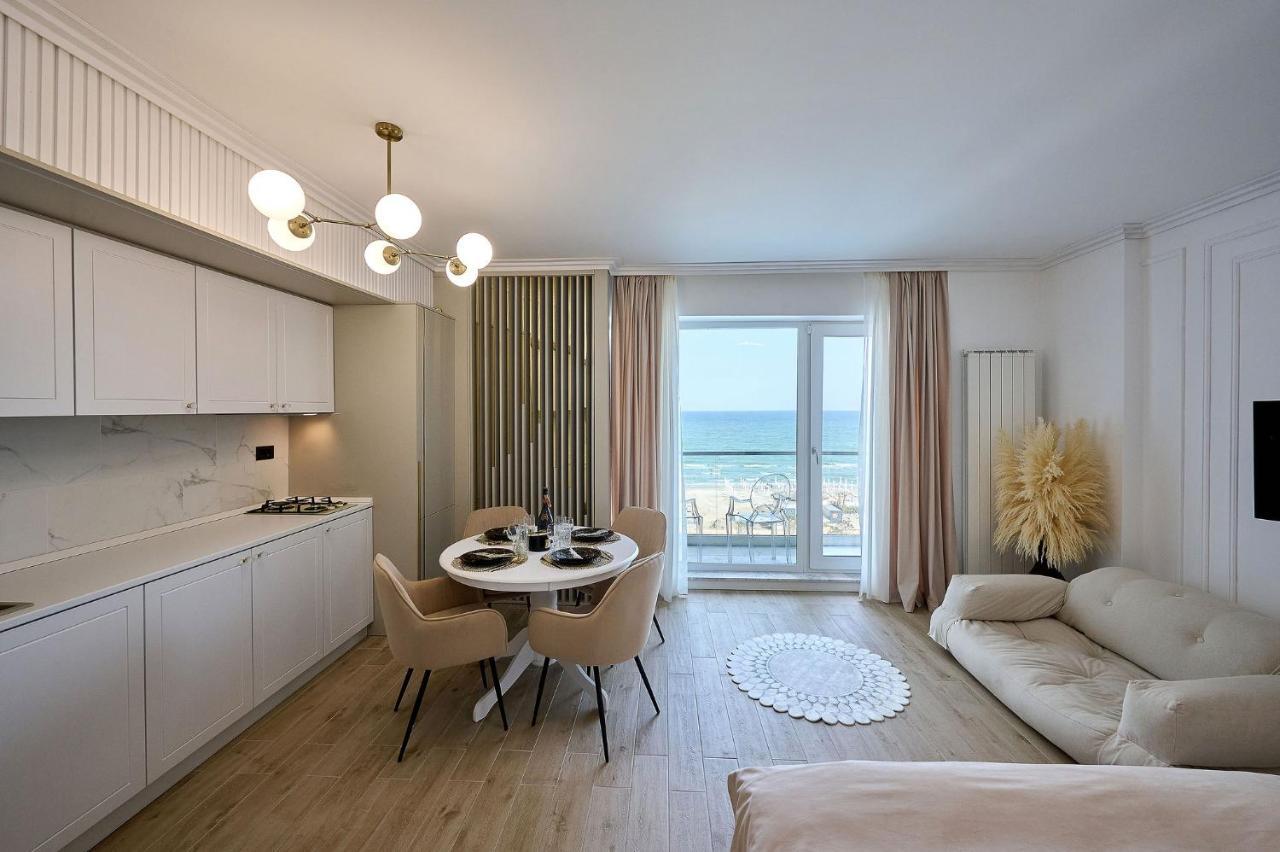 Seaview Luxury Studio In Infinity Beach Resort Mamaia Exteriör bild