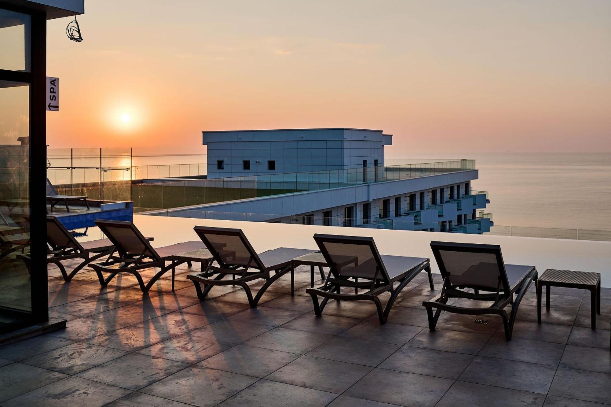 Seaview Luxury Studio In Infinity Beach Resort Mamaia Exteriör bild